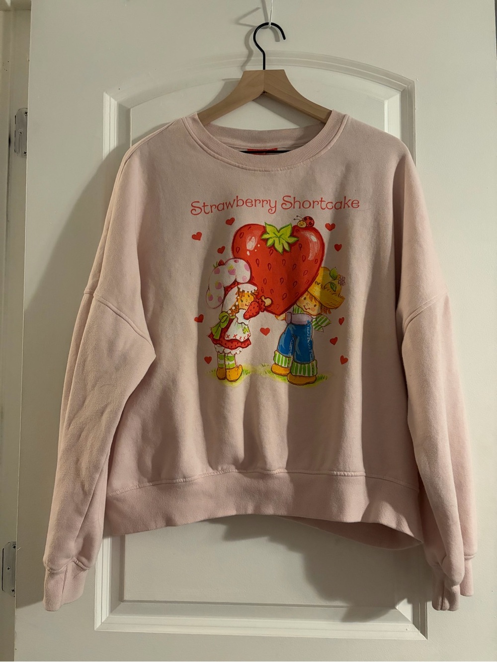 Vintage-Inspired Strawberry Graphic Pink Crewneck Sweatshirt